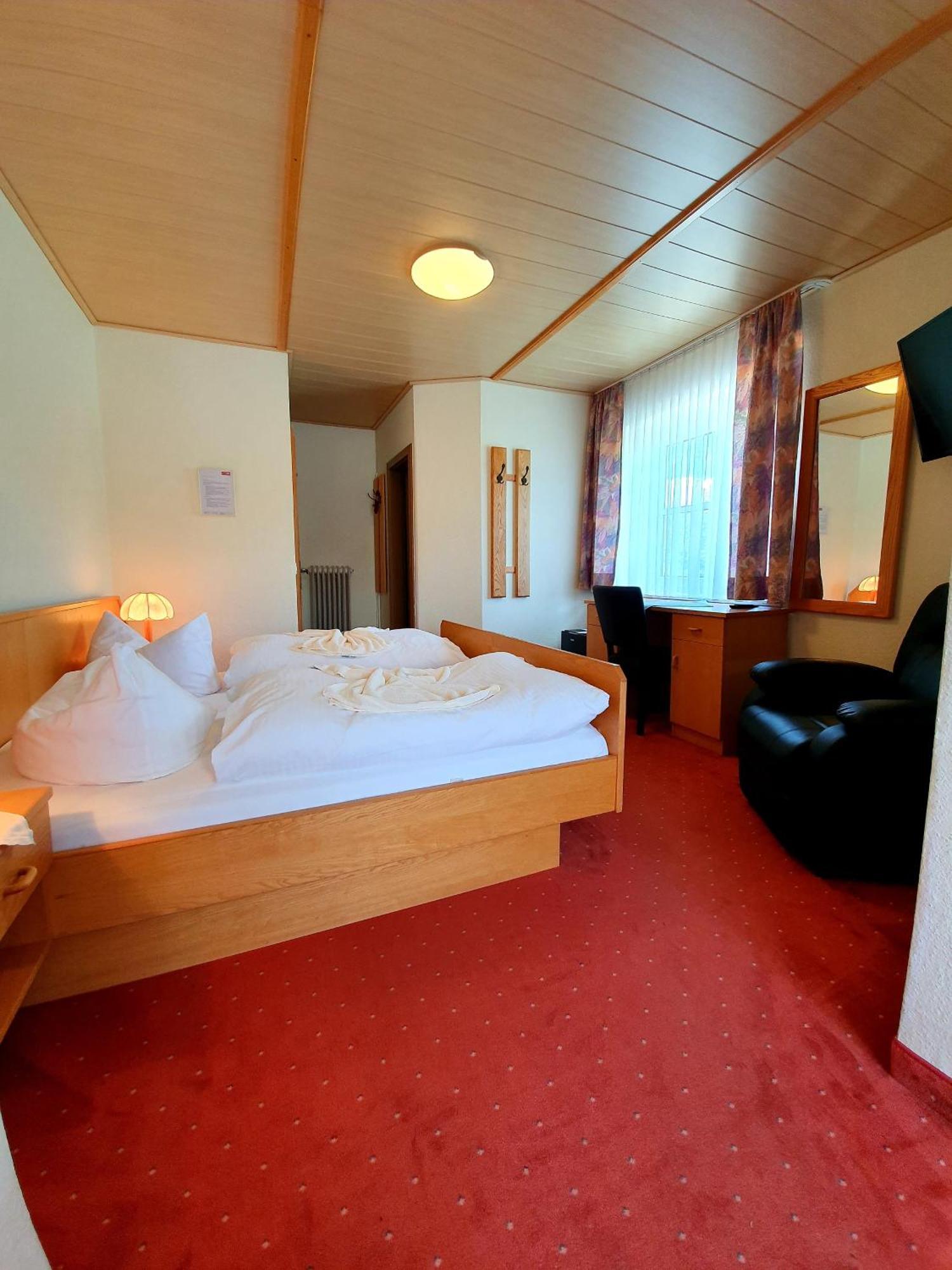 Zum Hirschen Hotel 3*